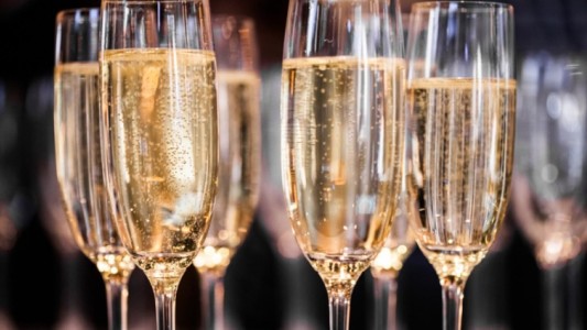 Un muerto y 8 internados en grave estado tras beber champán adulterado con éxtasis en un bar de Alemania