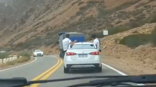 Video: la imprudente maniobra de cuatro turistas brasileños en una ruta de Mendoza