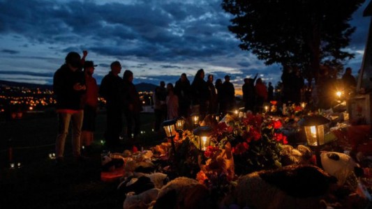 La comunidad indígena de Canadá informó el hallazgo de otras 54 tumbas de niños nativos