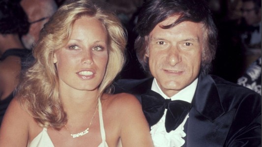 La ex novia de Hugh Hefner contó que lo encontró teniendo relaciones sexuales con su perro