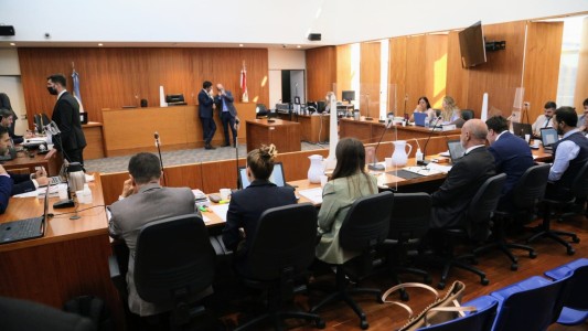 Juicio a Alvarado: una insólita presentación y una multa de 758 millones de pesos