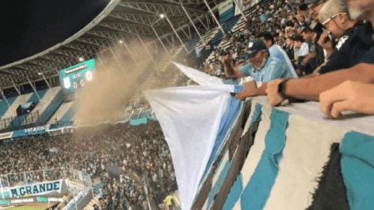 Arrojó cenizas de un hincha en la tribuna de Racing y cayeron sobre el público