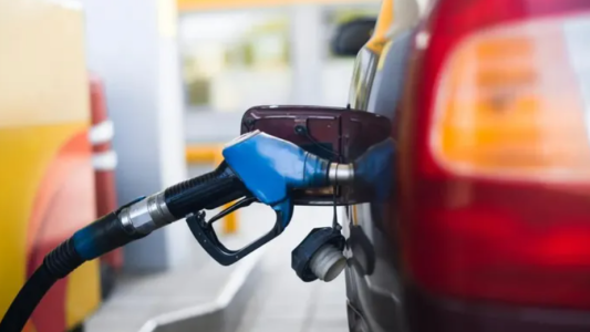 El Gobierno postergó el incremento de impuestos a los combustibles