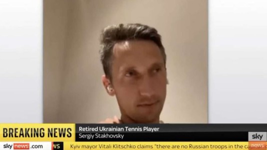 El tenista ucraniano que le ganó a Federer volvió a su país para combatir