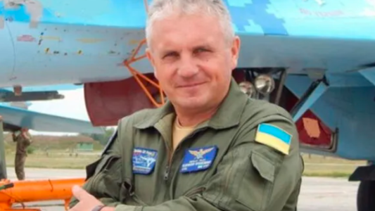 Quiso distraer a los rusos y fue alcanzado por un misil: el triste final de “El lobo gris”, el mejor piloto de guerra de Ucrania