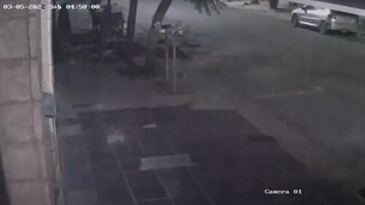 Video: le prendieron fuego a la moto de la chica que denunció por abuso a un supermercadista