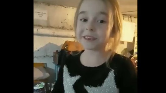 Video: la nena que canta una canción de Disney en un refugio antibombas de Kiev