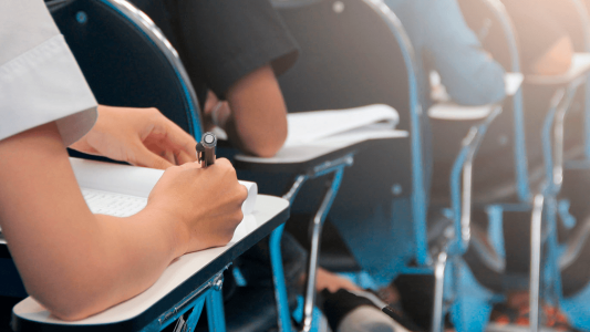 Mendoza: eliminaron la división por género del listado de alumnos en las escuelas