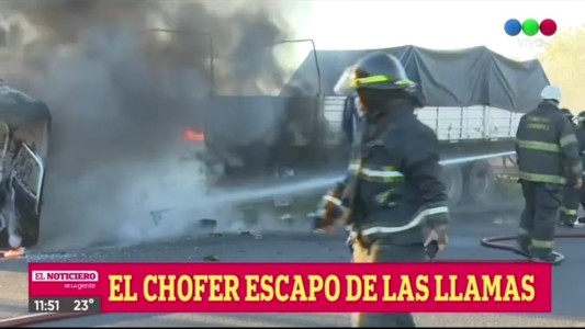 Ardió en llamas un camión por Circunvalación