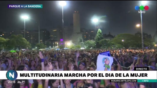 Día Internacional de la Mujer: una multitudinaria marcha que se hizo sentir en Rosario