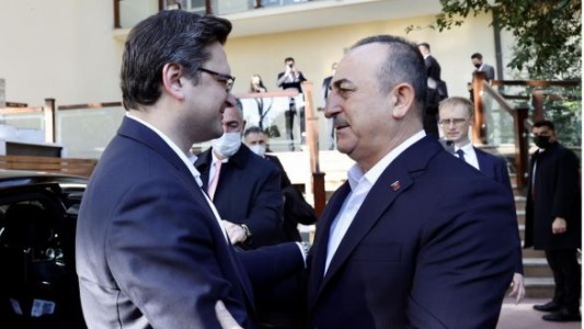 Los cancilleres de Ucrania y Rusia inician primera reunión desde la invasión rusa