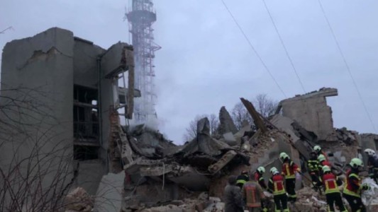Al menos nueve personas murieron tras un bombardeo ruso contra una torre de televisión en Ucrania