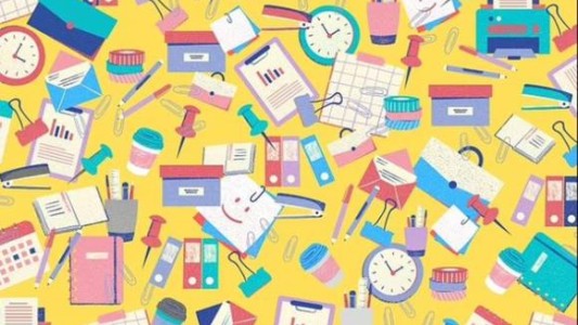 Encontrá la taza de café entre los artículos de oficina