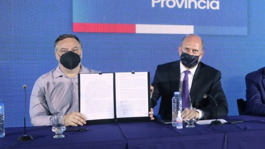 Perotti encabezó el acto de entrega de dos inmuebles del Estado nacional a la provincia