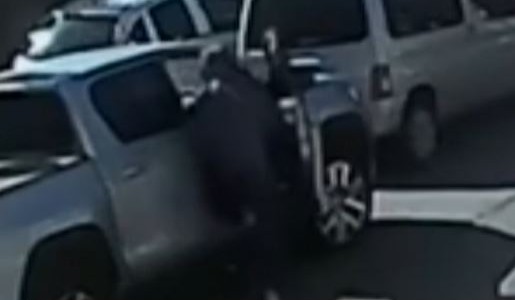 Video: llevó la camioneta al taller y se la robaron