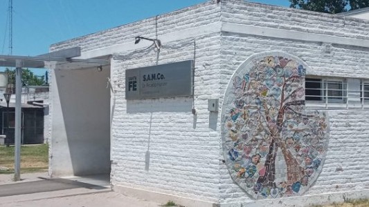 Una familia se instaló a vivir en la carpa de hisopados del Samco de Santo Tomé