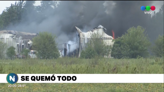 Incendio en un depósito químico en la ruta A012