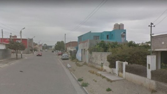 Un adolescente murió electrocutado al intentar cargar su celular