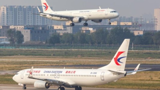 Se estrelló un avión en el sur de China con 133 pasajeros a bordo: buscan sobrevivientes