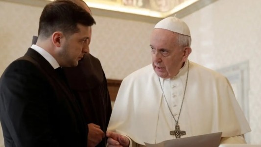 "Estoy haciendo todo lo posible para detener la guerra", le dijo el Papa a Zelenski