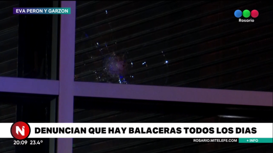 Balearon el frente de una concesionaria