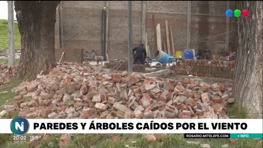 El viento derribó el muro de un galpón en obras