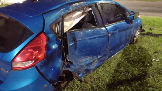 Amargura total: le prestó el auto a un amigo y se lo destruyó contra un árbol