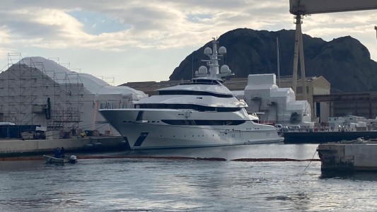 La tripulación rusa del superyate vinculado a Putin abandonó el barco