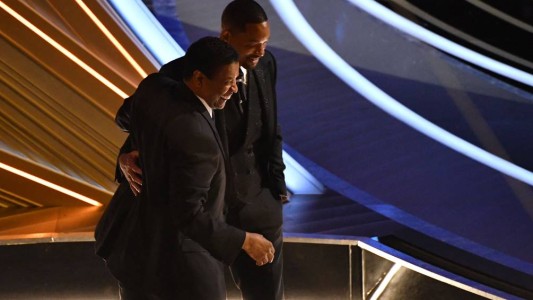 Video: Denzel Washington debió tranquilizar a Will Smith tras el golpe a Chris Rock