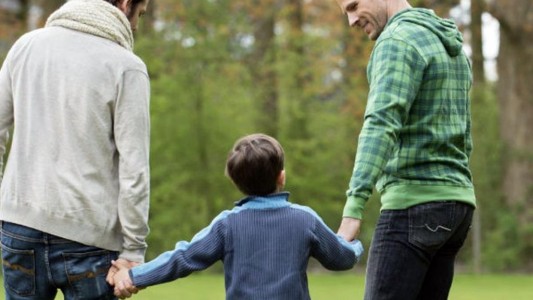 Un niño santafesino de 9 años llevará los apellidos de dos padres y de su madre