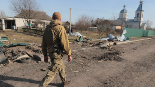 Ucrania confirmó la retirada parcial de las tropas rusas de los alrededores de Kiev y Chernihiv