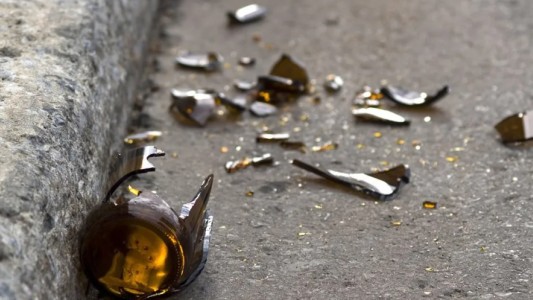 A lo Will Smith: por guiñarle el ojo a su mujer, le dio un botellazo y lo dejó inconsciente