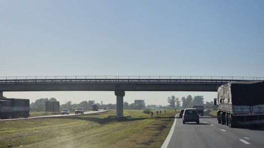 Otro violento asalto en autopista: emboscaron, encañonaron y les robaron a tres amigos