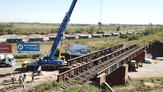 Tras su colapso, continúan los trabajos en el puente ferroviario La Virginia