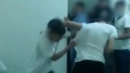 Video: alumnos a las trompadas en escuela secundaria de Bermúdez