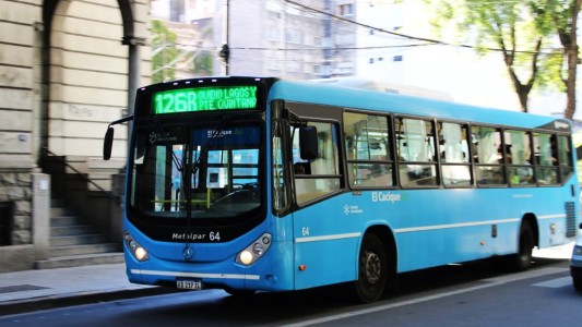 Transporte urbano: una línea rosarina demoró una hora y media en llegar