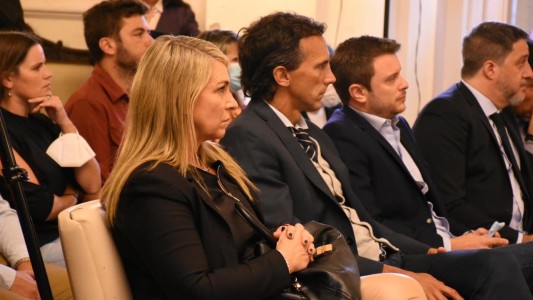 Acto oficial sin uso de barbijo disparó el debate sobre su utilización