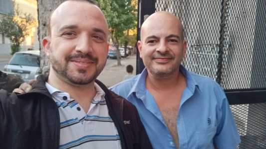 Colectivero honesto: devolvió una billetera tras contactar a pasajero por Facebook