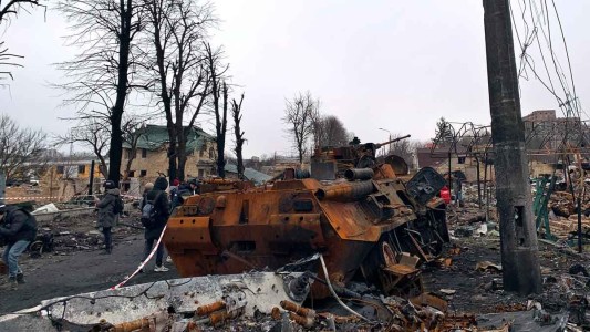 Video: el momento en que un ciclista es asesinado por las fuerzas rusas en Bucha
