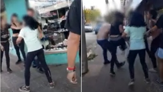 Se enteró que un hombre acosaba a su hija, se hizo pasar por ella, lo citó a una plaza y le dio una paliza
