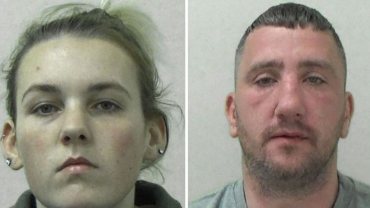 Una pareja abrió el cuerpo de su amigo mientras dormía para sacarle los intestinos y el corazón