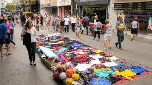 Vendedores ambulantes realizan un paro en el Parque Independencia