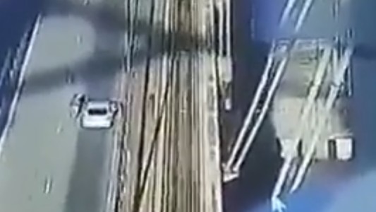 Dos hermanos se tiraron del puente Zárate Brazo Largo: hallaron un cuerpo