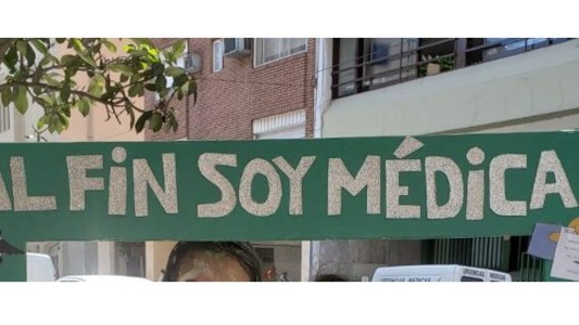 Prohibieron a una médica atender a un paciente que no podía pagar: "Lo suturé igual y renuncié"