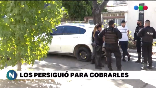 Persecución de película entre una mujer y sus acreedores