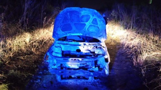 Doble crimen en zona sudoeste: hallaron dos cuerpos calcinados en un auto