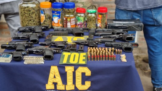 Secuestraron un arsenal de armas en Empalme Graneros