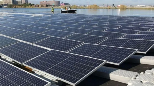 Inventan paneles solares que generan electricidad no solo de día, sino también de noche