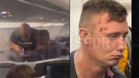 Video: pasajero molestaba a Tyson en un avión, el exboxeador "se hartó" y le dio una paliza
