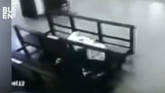 Video: le robó a una mujer con cáncer que se desmayó en una iglesia